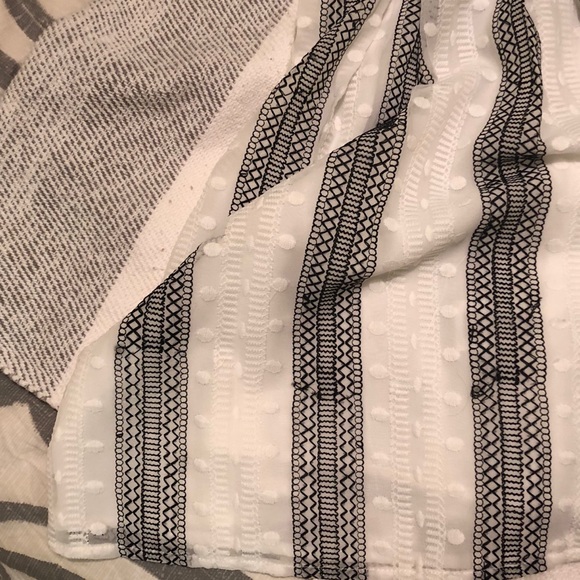 🏷️ adelyn rae white polka dot dress with black embroidery & criss cross back - Picture 10 of 12